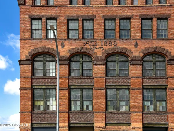 $2,000 | 155 River Street, Unit 5C, Troy, NY 12180