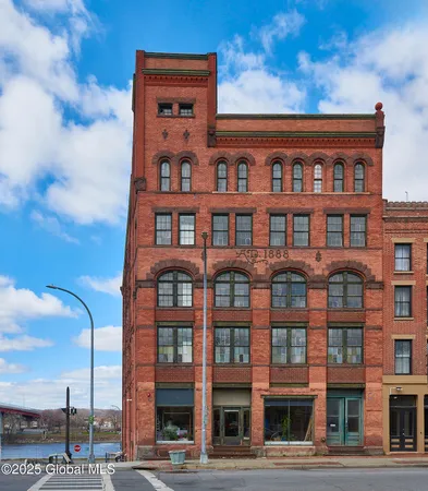 $2,000 | 155 River Street, Unit 5C, Troy, NY 12180