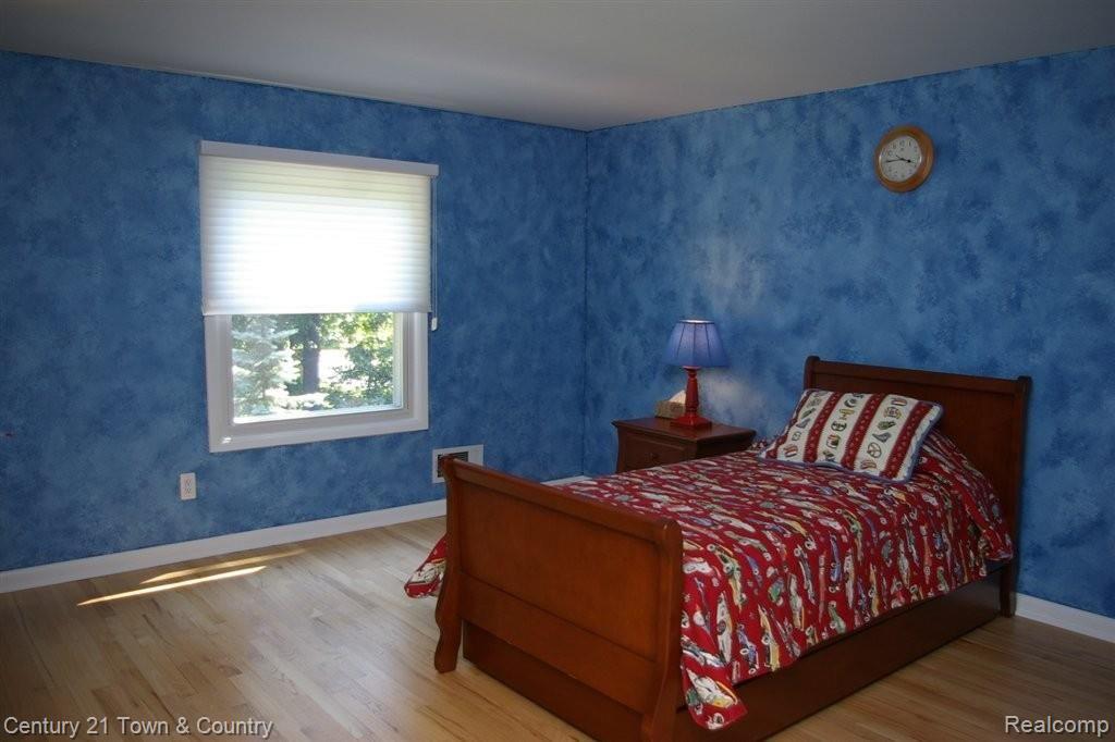 4403 Patrick Road West Bloomfield, MI 48322 - Photo 14 of 23 BEDROOM 2.