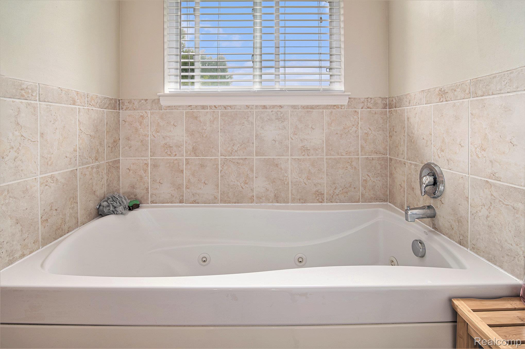 1515 Ashton Ridge Court Howell, MI 48843 - Photo 13 of 27 016_file_173.jpg