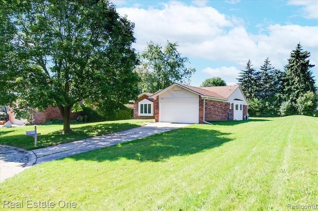 2010 Highsplint Drive Rochester Hills, MI 48307 - Photo 5 of 36