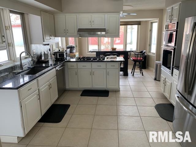 242 Cravens Road Springfield, IL 62712 - Photo 2 of 17