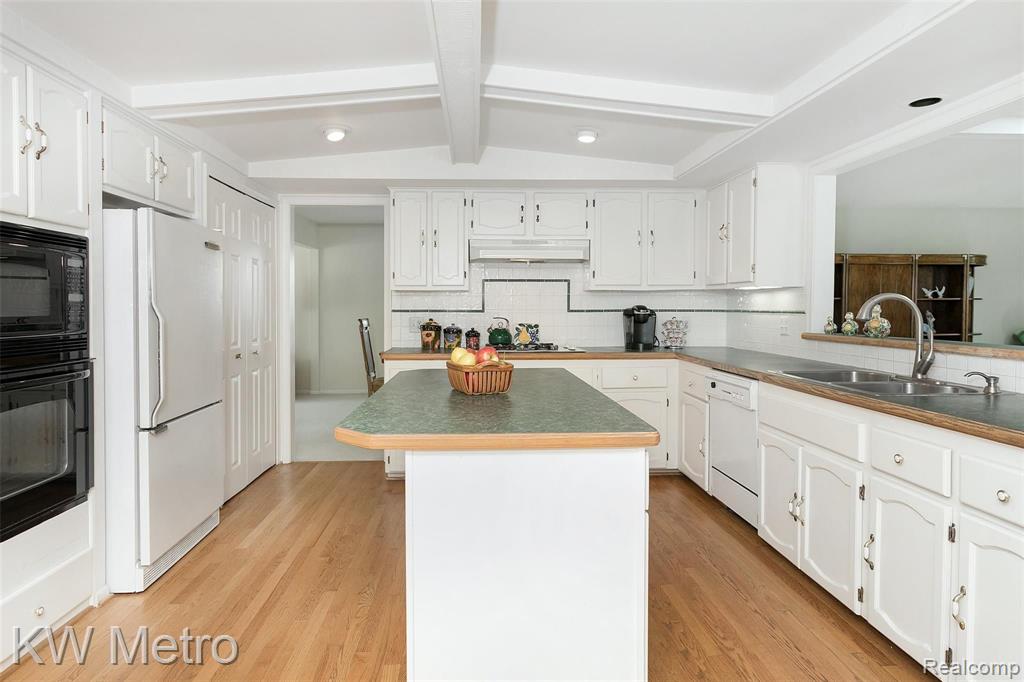 1659 North Kilburn Road Rochester Hills, MI 48306 - Photo 11 of 42