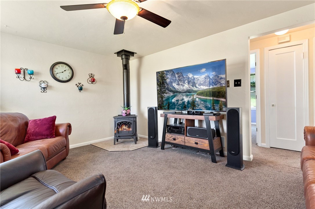 476 Bronson Way Northeast Renton, WA 98056 - Photo 4 of 18