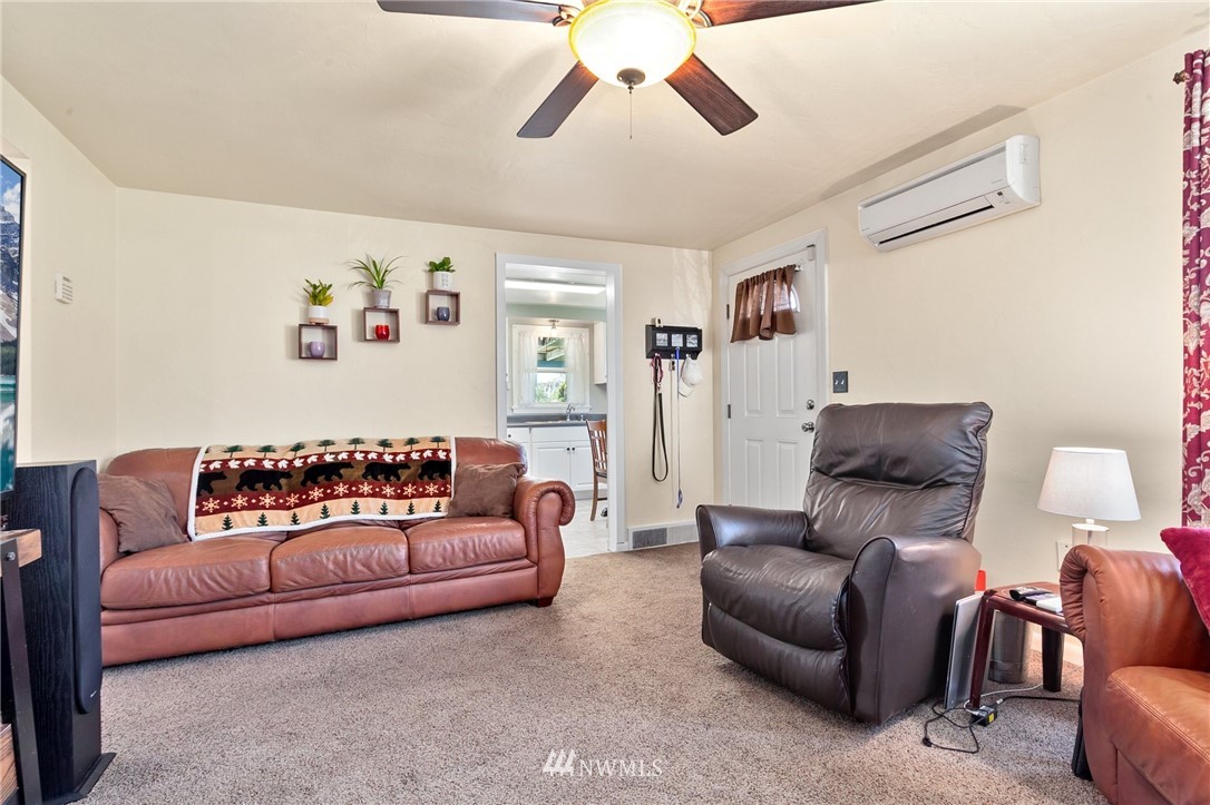 476 Bronson Way Northeast Renton, WA 98056 - Photo 5 of 18