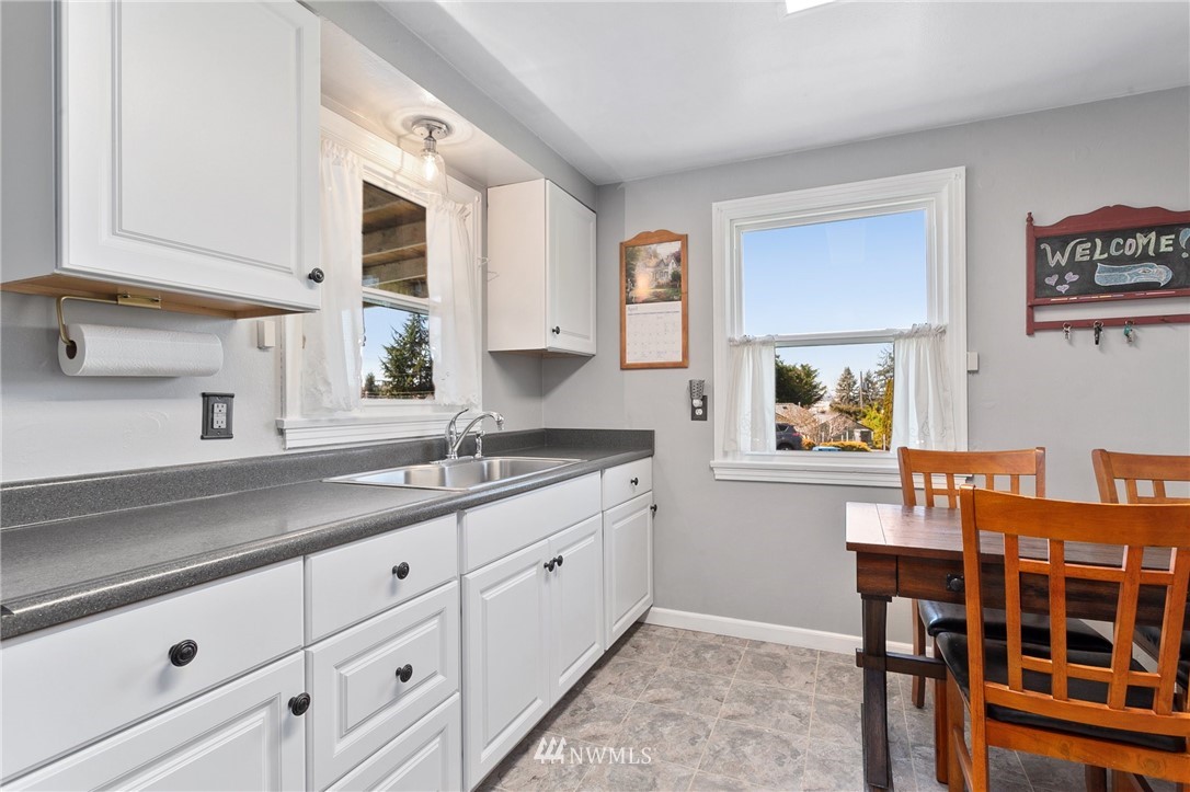 476 Bronson Way Northeast Renton, WA 98056 - Photo 7 of 18