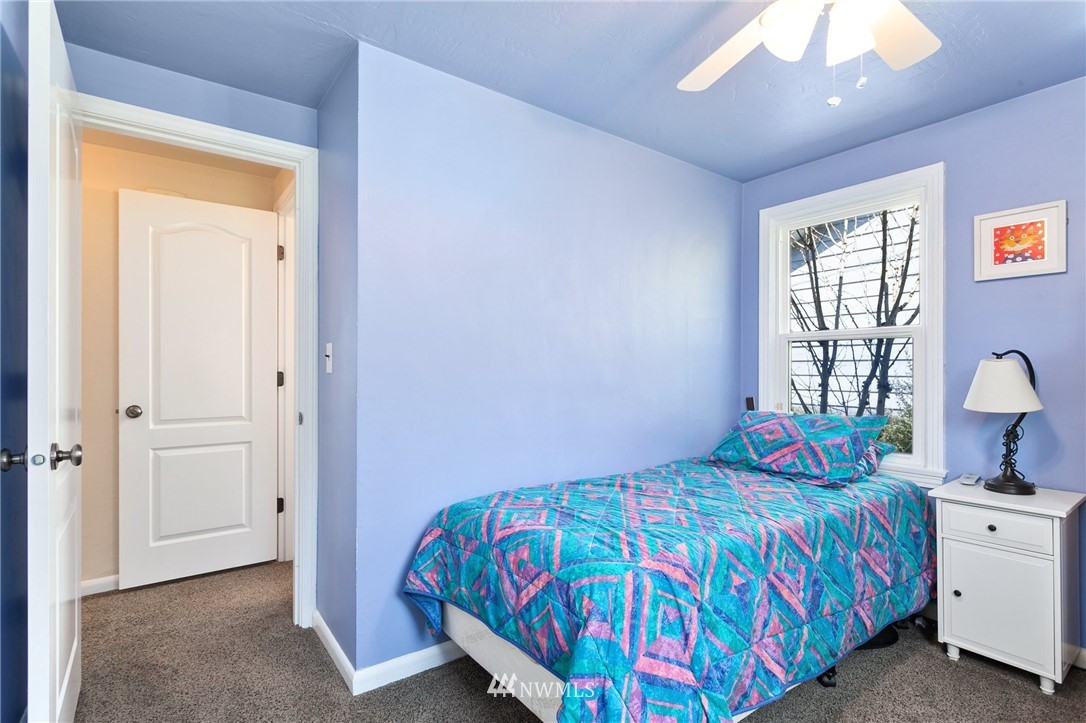 476 Bronson Way Northeast Renton, WA 98056 - Photo 10 of 18
