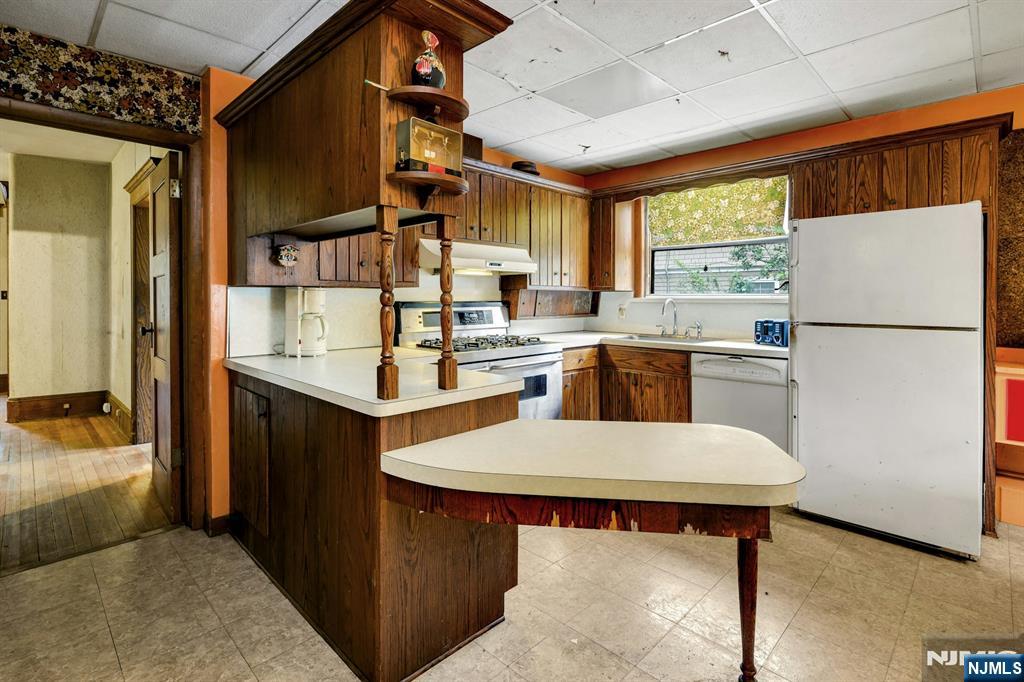 176 Mountain Way Rutherford, NJ 07070 - Photo 13 of 28