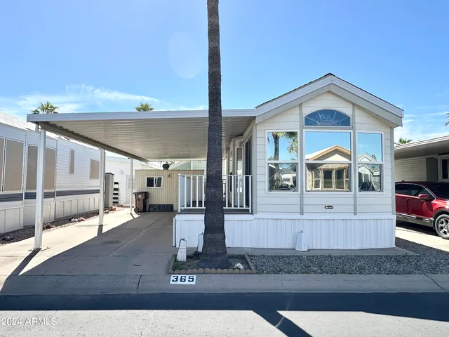 a view of living room kitchen