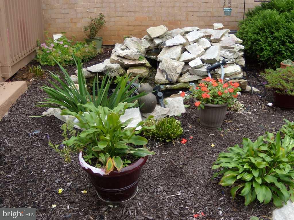 2145 Teslin Road York, PA 17404 - Photo 5 of 18