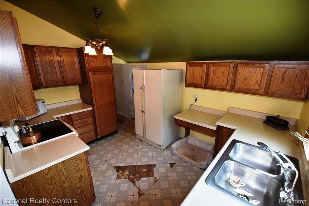 10905 Marshall Road South Lyon, MI 48178 - Photo 6 of 18 Kitchen