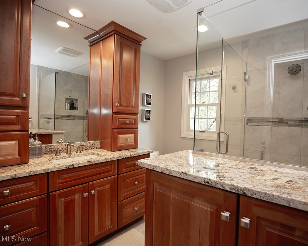 663 Beech Street Oberlin, OH 44074 - Photo 15 of 32 Private bath in the owner's suite