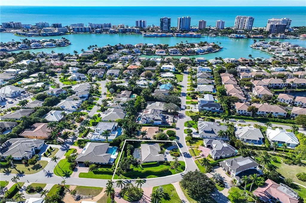 688 Parkview Lane Naples, FL 34103 - Photo 2 of 32