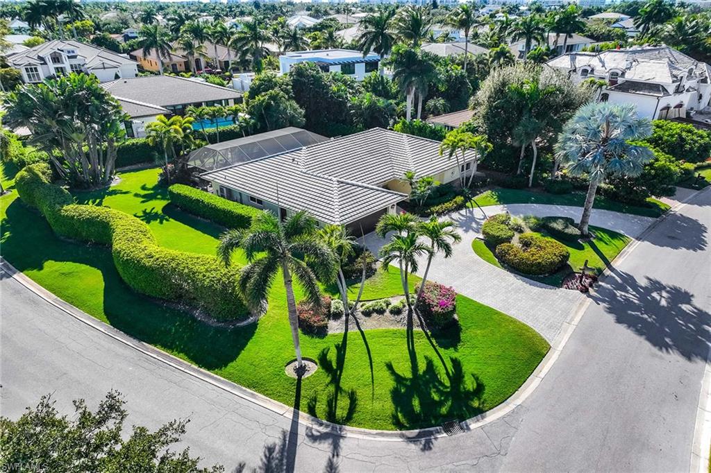 688 Parkview Lane Naples, FL 34103 - Photo 26 of 32