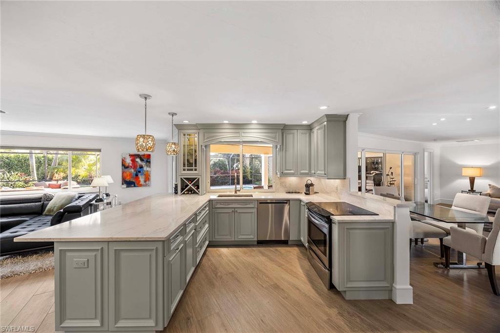 688 Parkview Lane Naples, FL 34103 - Photo 8 of 32