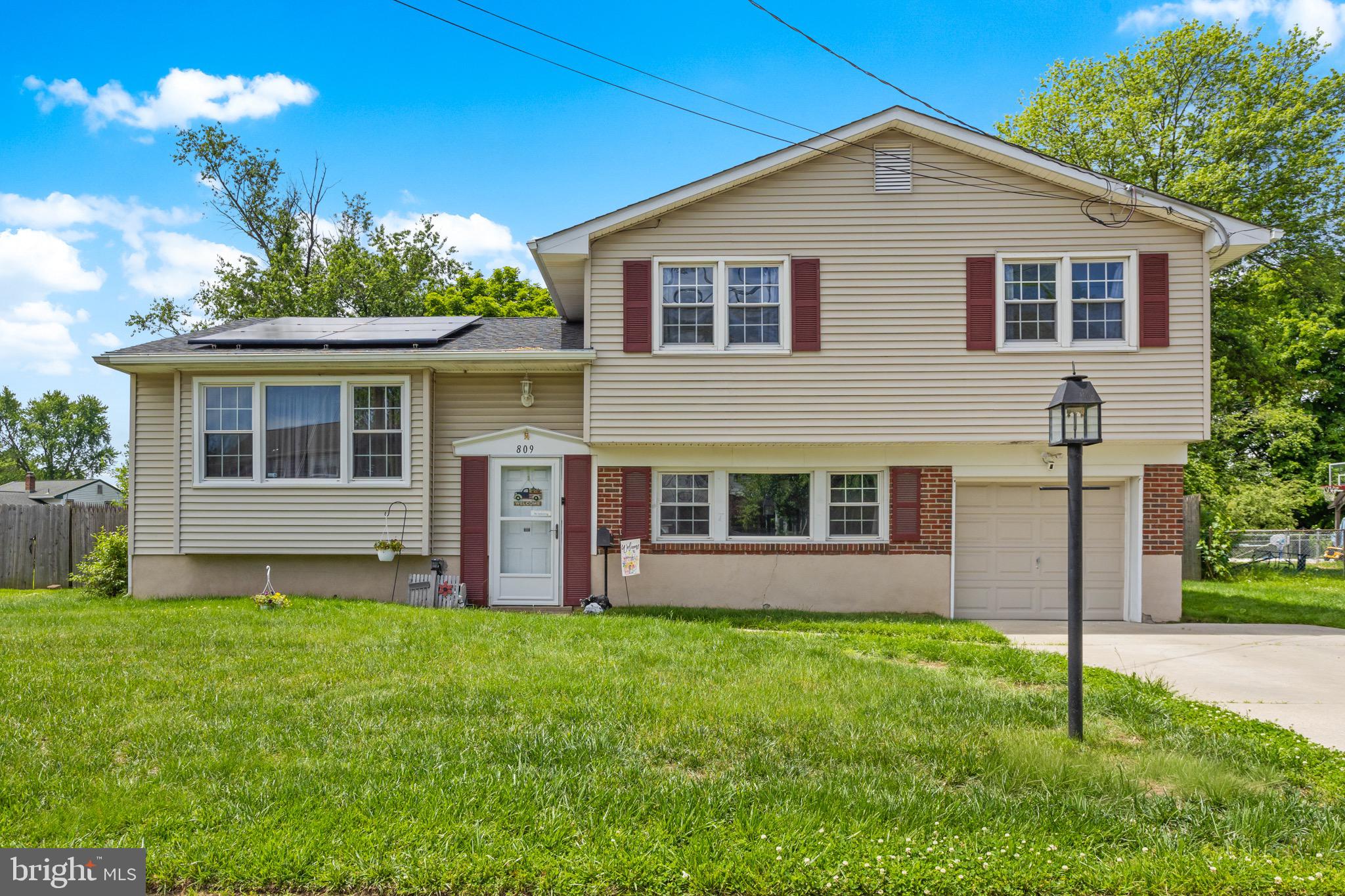 809 Woodlane Road Edgewater Park, NJ 08010 - Photo 3 of 30
