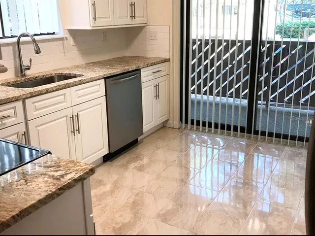 $2,100 | 510 Mistletoe Court, Unit D, Safety Harbor, FL 34695