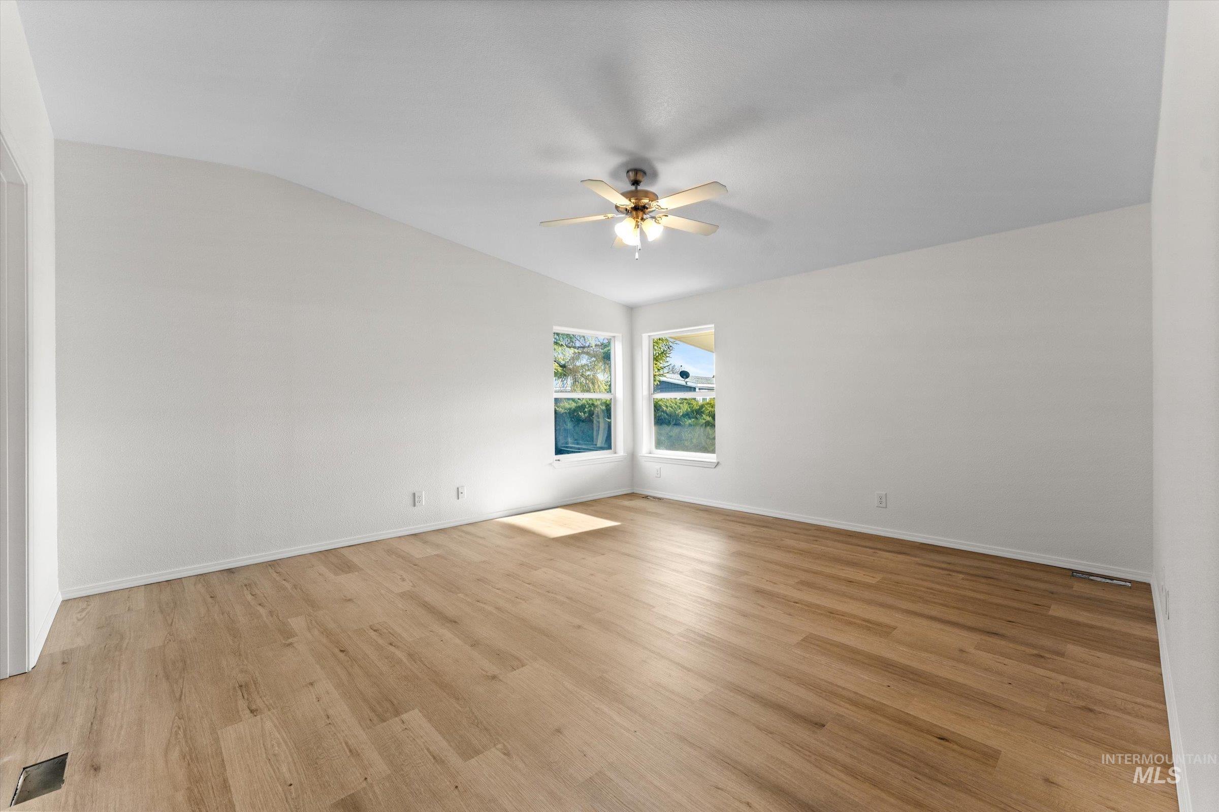 421 South Curtis Road, Unit 122 122 Boise, ID 83705 - Photo 16 of 24 Spare room with light wood finished floors, ceiling fan, and vaulted ceiling