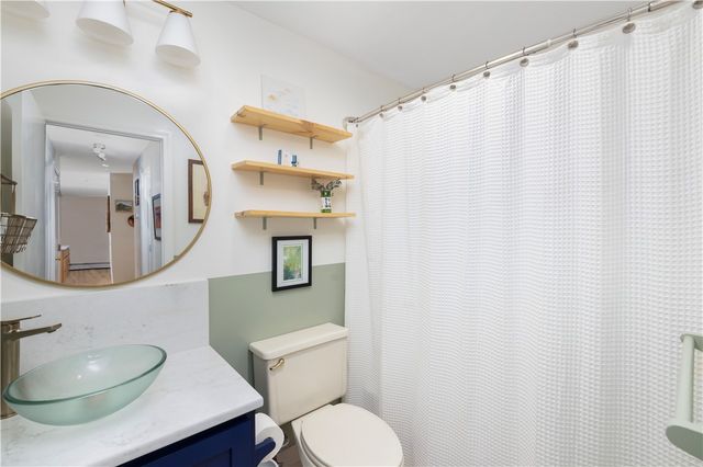 $2,150 | 66 Girard Avenue, Unit 110, Newport, RI 02840