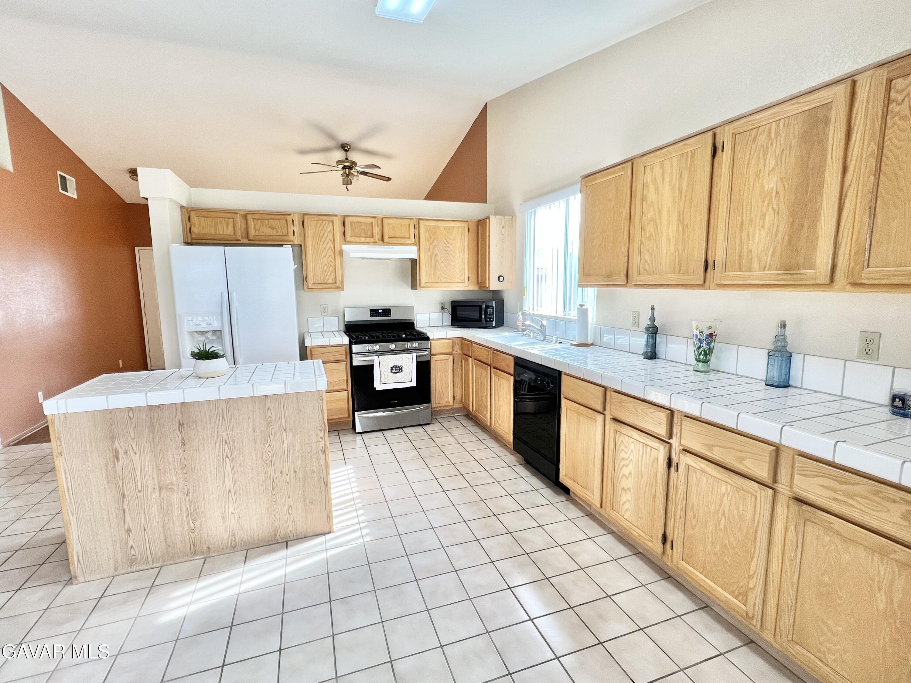 44227 63rd Street West Lancaster, CA 93536 - Photo 6 of 21 IMG_2930