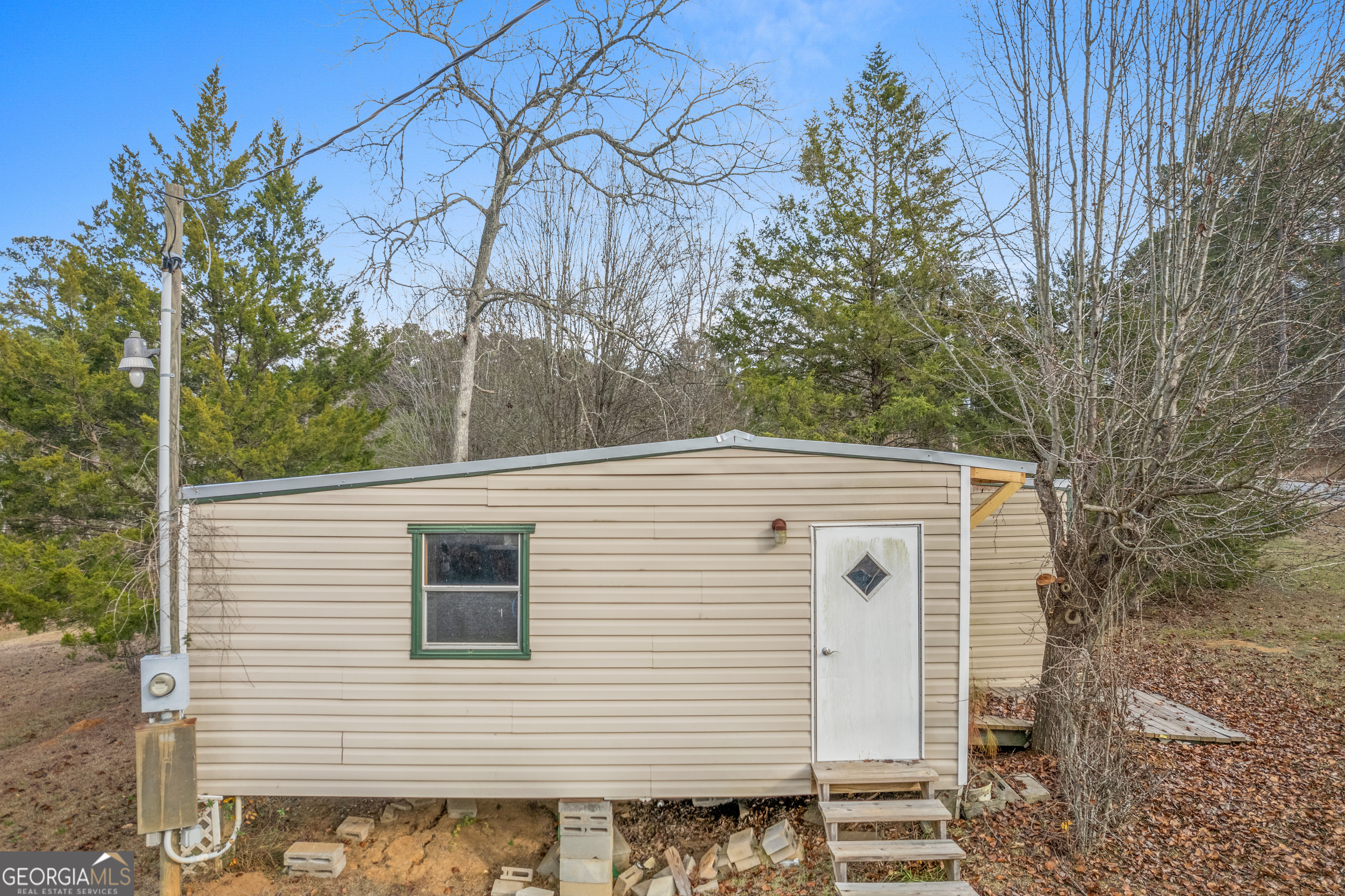 184 Brandywine Run Sparta, GA 31087 - Photo 14 of 72 a view of a house with a yard