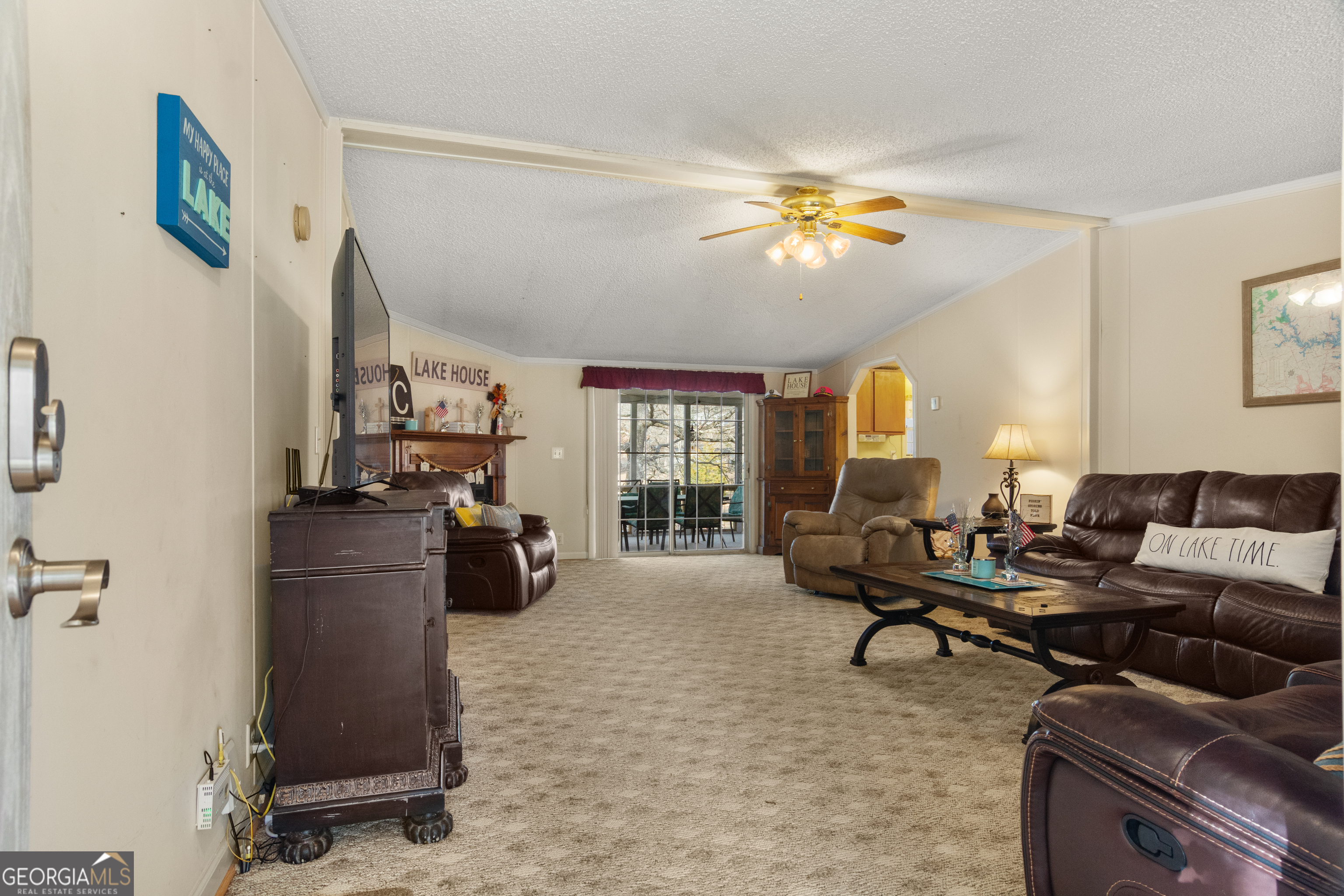 184 Brandywine Run Sparta, GA 31087 - Photo 40 of 72 a living room with furniture