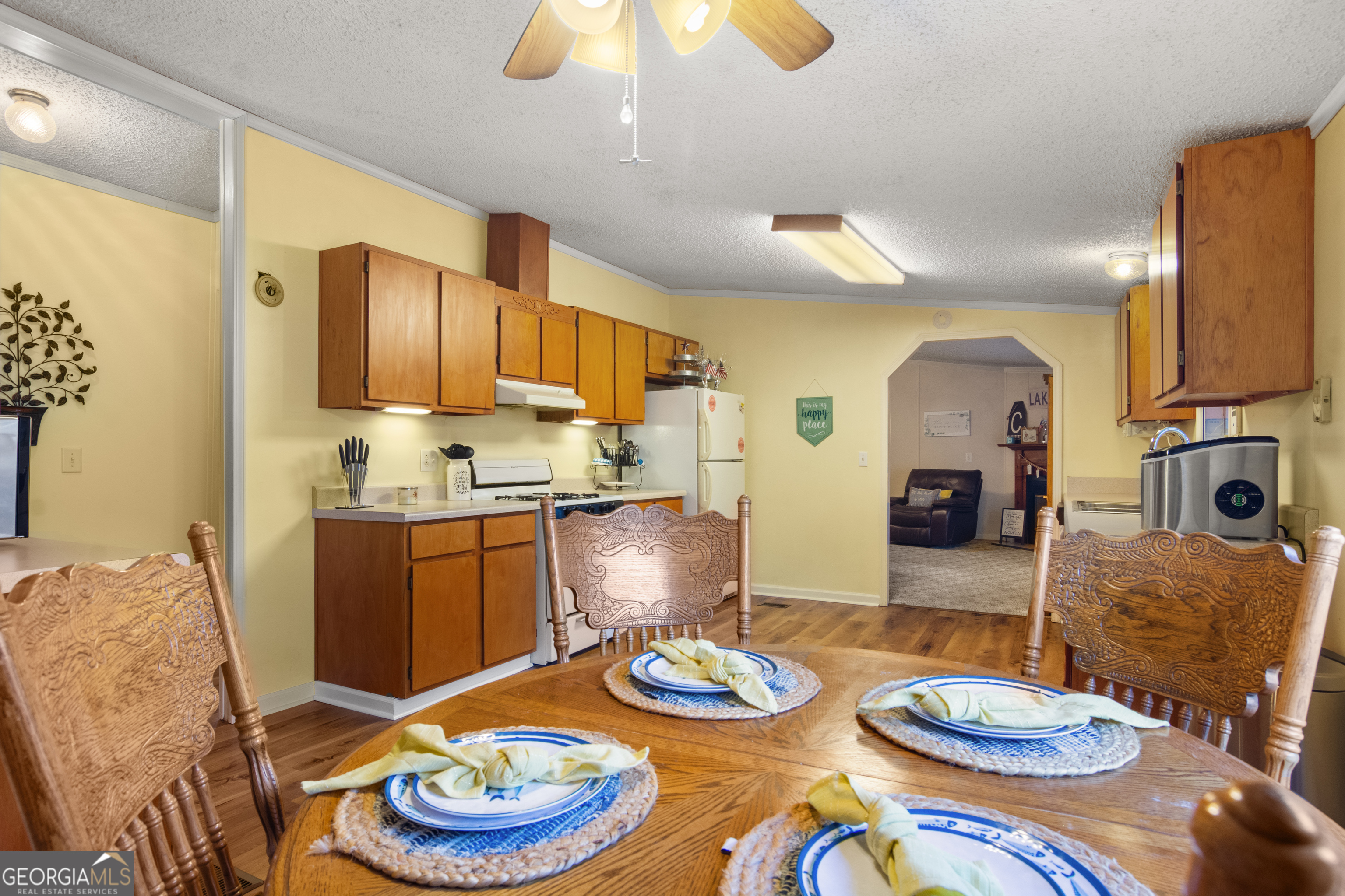 184 Brandywine Run Sparta, GA 31087 - Photo 45 of 72 a kitchen with stainless steel appliances stove a dining table and chairs