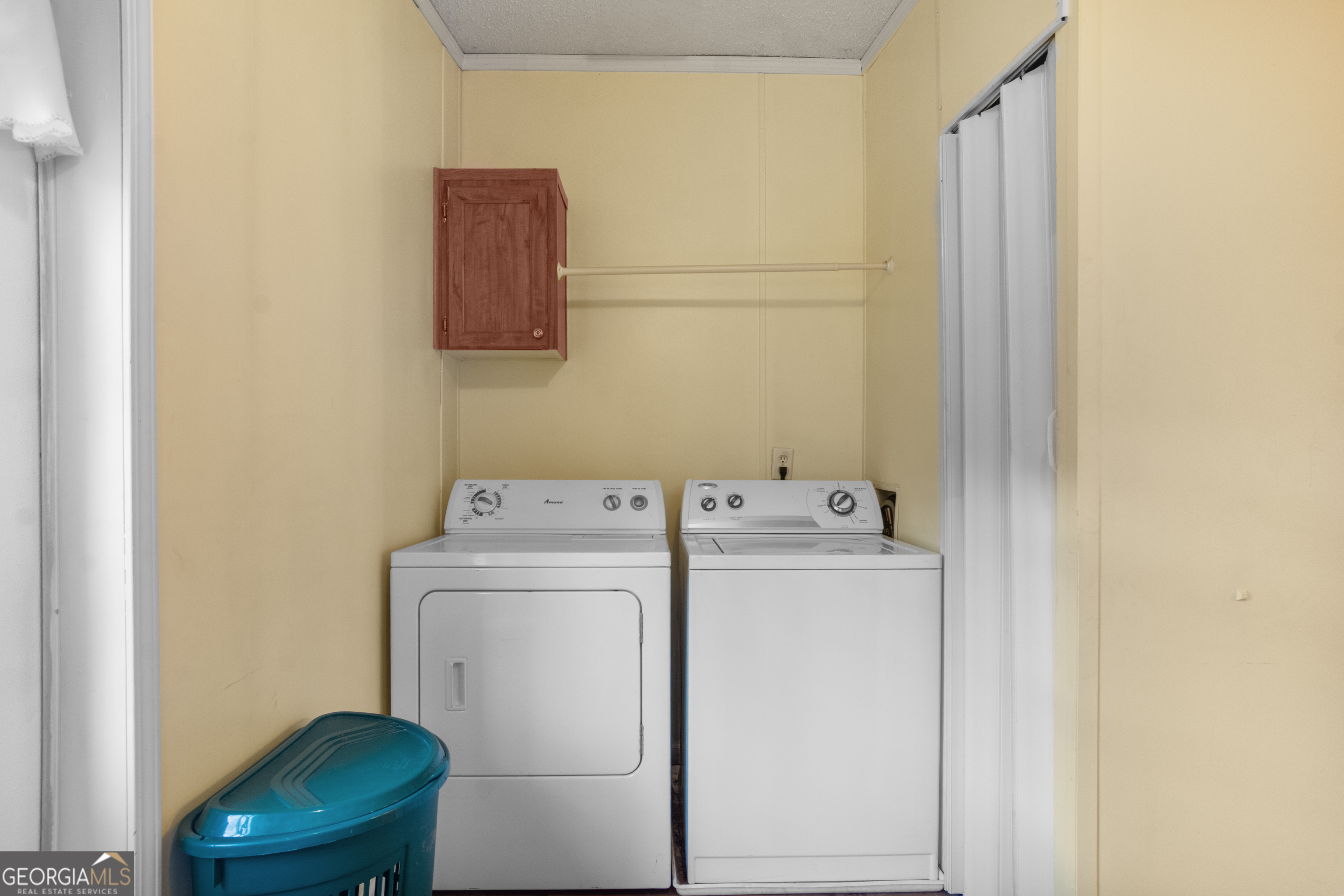 184 Brandywine Run Sparta, GA 31087 - Photo 50 of 72 a utility room with dryer and washer