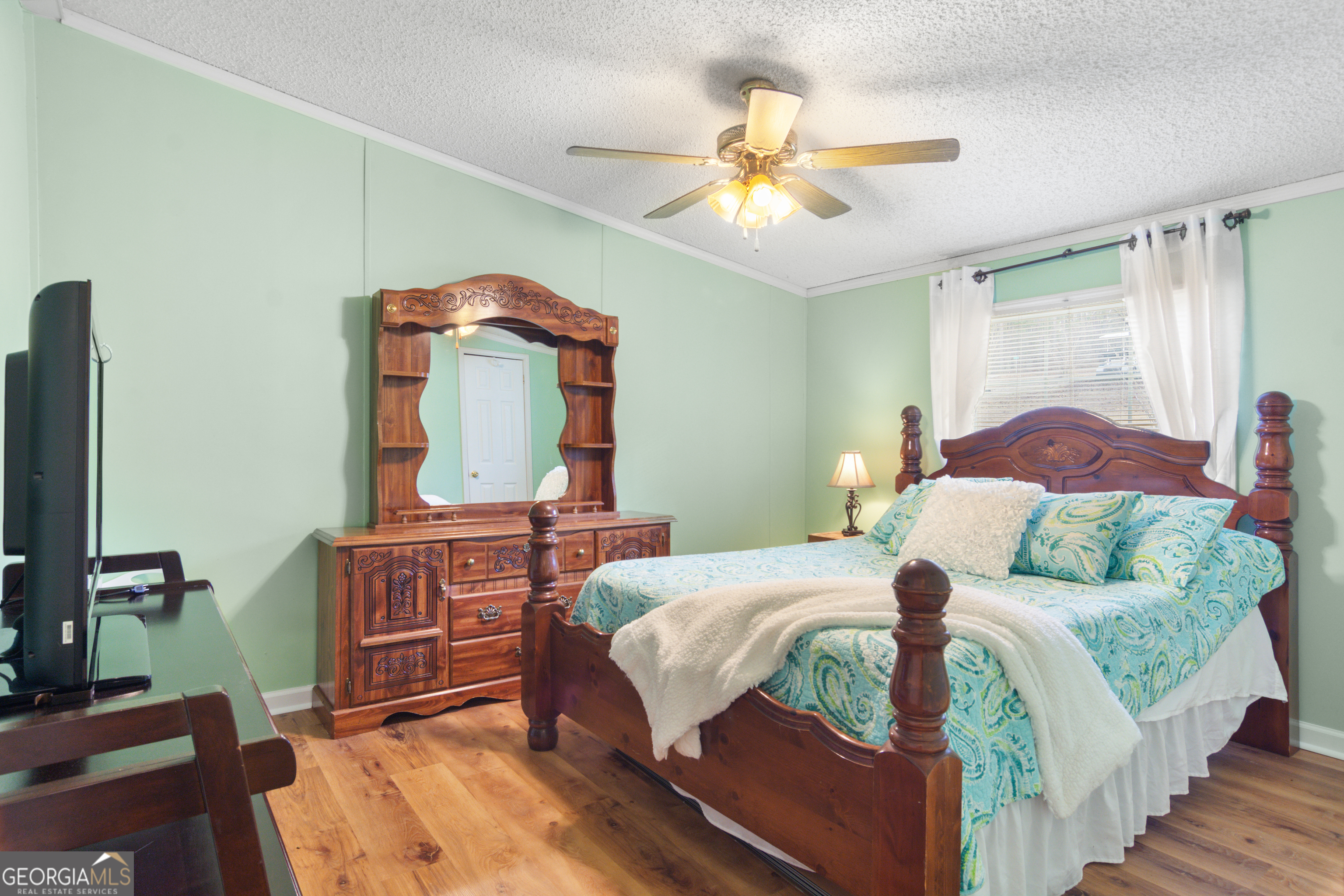 184 Brandywine Run Sparta, GA 31087 - Photo 53 of 72 a bedroom with a bed table and dresser