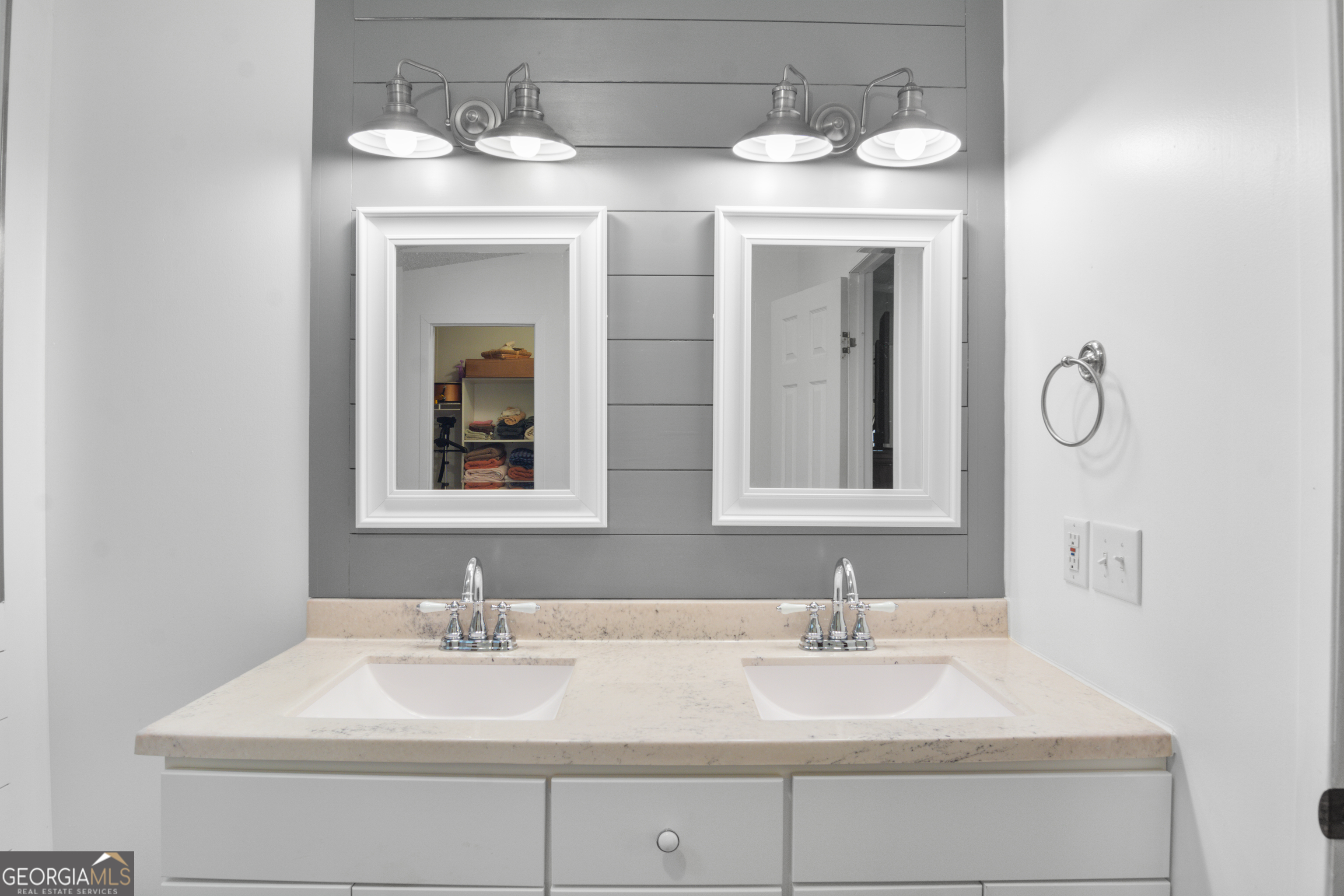 184 Brandywine Run Sparta, GA 31087 - Photo 65 of 72 a bathroom with double vanity sinks and a mirror