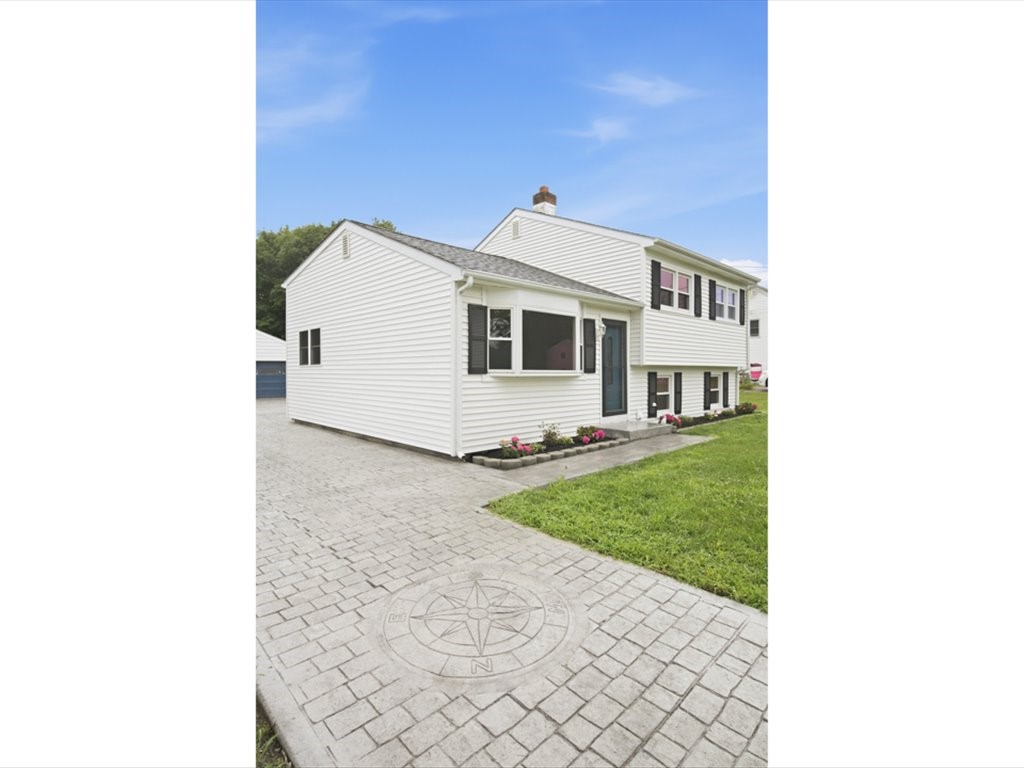 9 Weathervane Way Westerly, RI 02808 - Photo 4 of 25