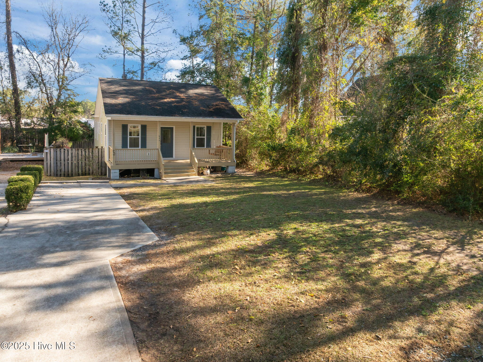 644 East Ocean Road Holly Ridge, NC 28445 - Photo 2 of 39 frontyard