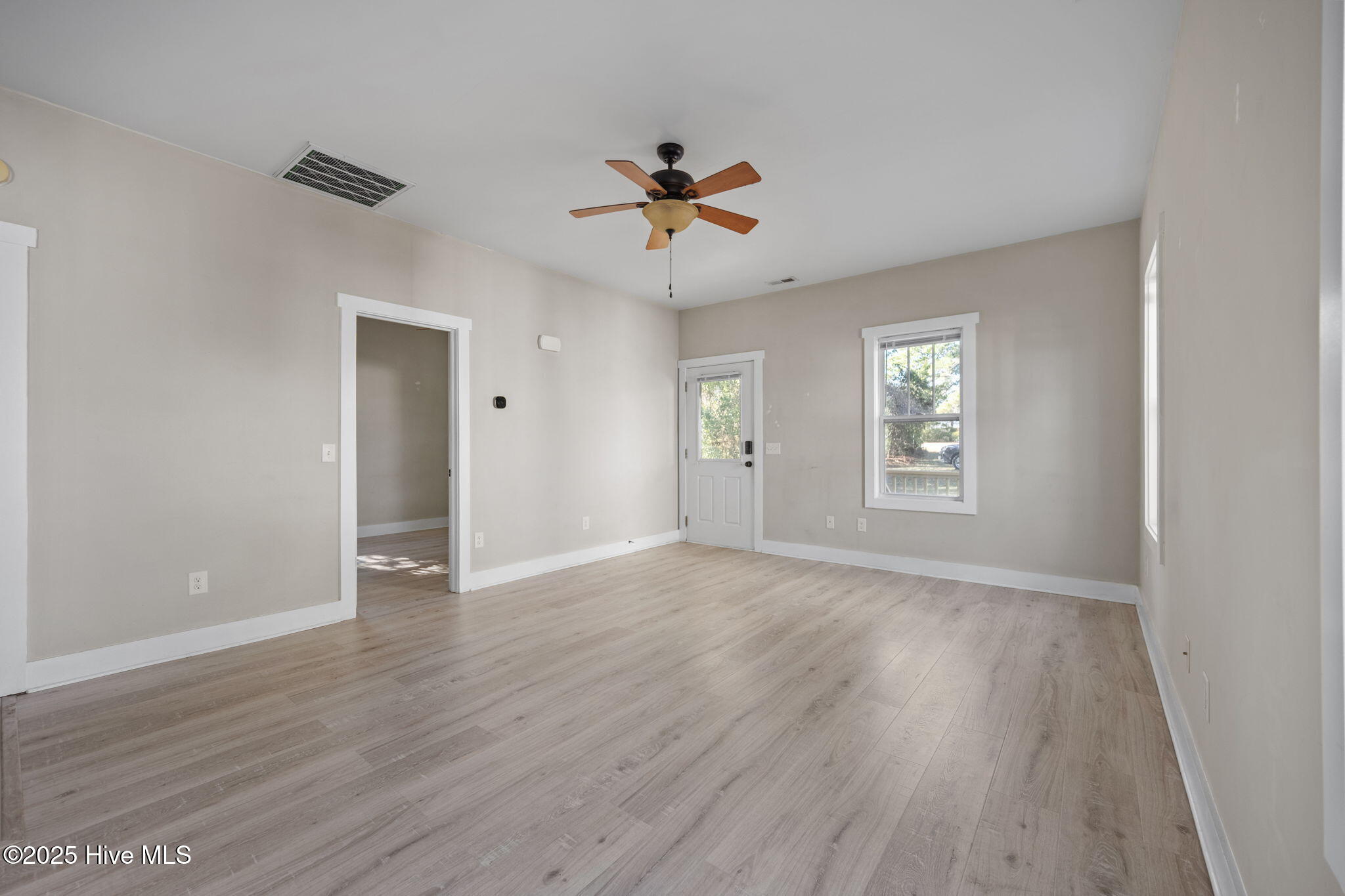 644 East Ocean Road Holly Ridge, NC 28445 - Photo 21 of 39 living room