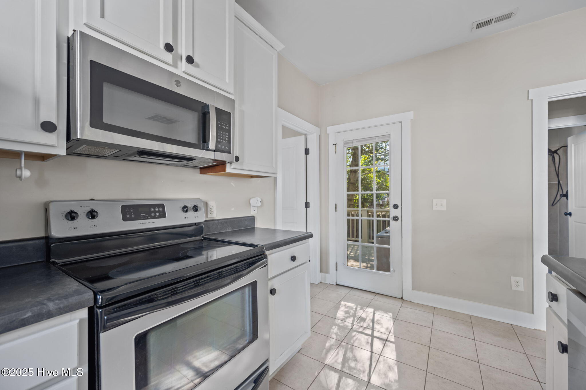 644 East Ocean Road Holly Ridge, NC 28445 - Photo 25 of 39 kitchen3