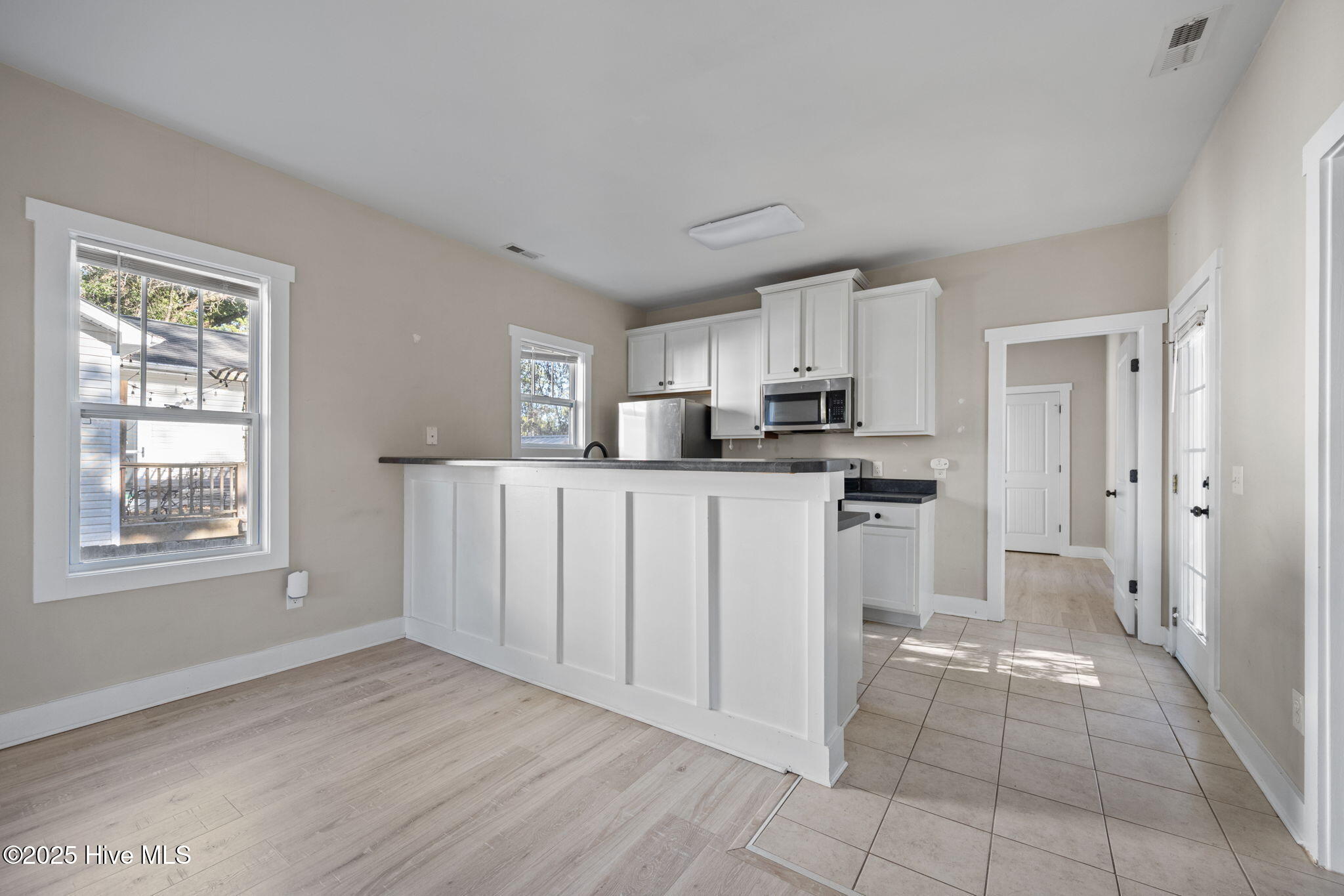 644 East Ocean Road Holly Ridge, NC 28445 - Photo 26 of 39 kitchen