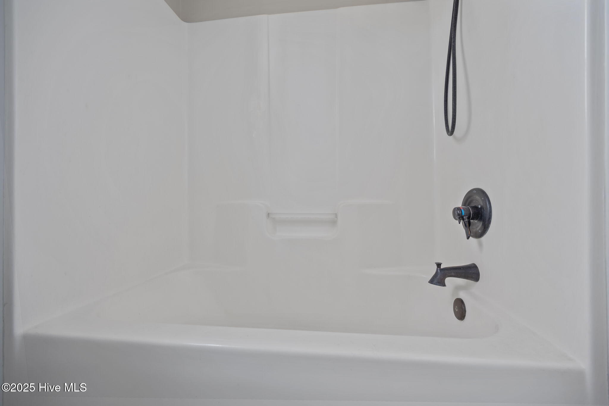 644 East Ocean Road Holly Ridge, NC 28445 - Photo 38 of 39 mbathwith tub