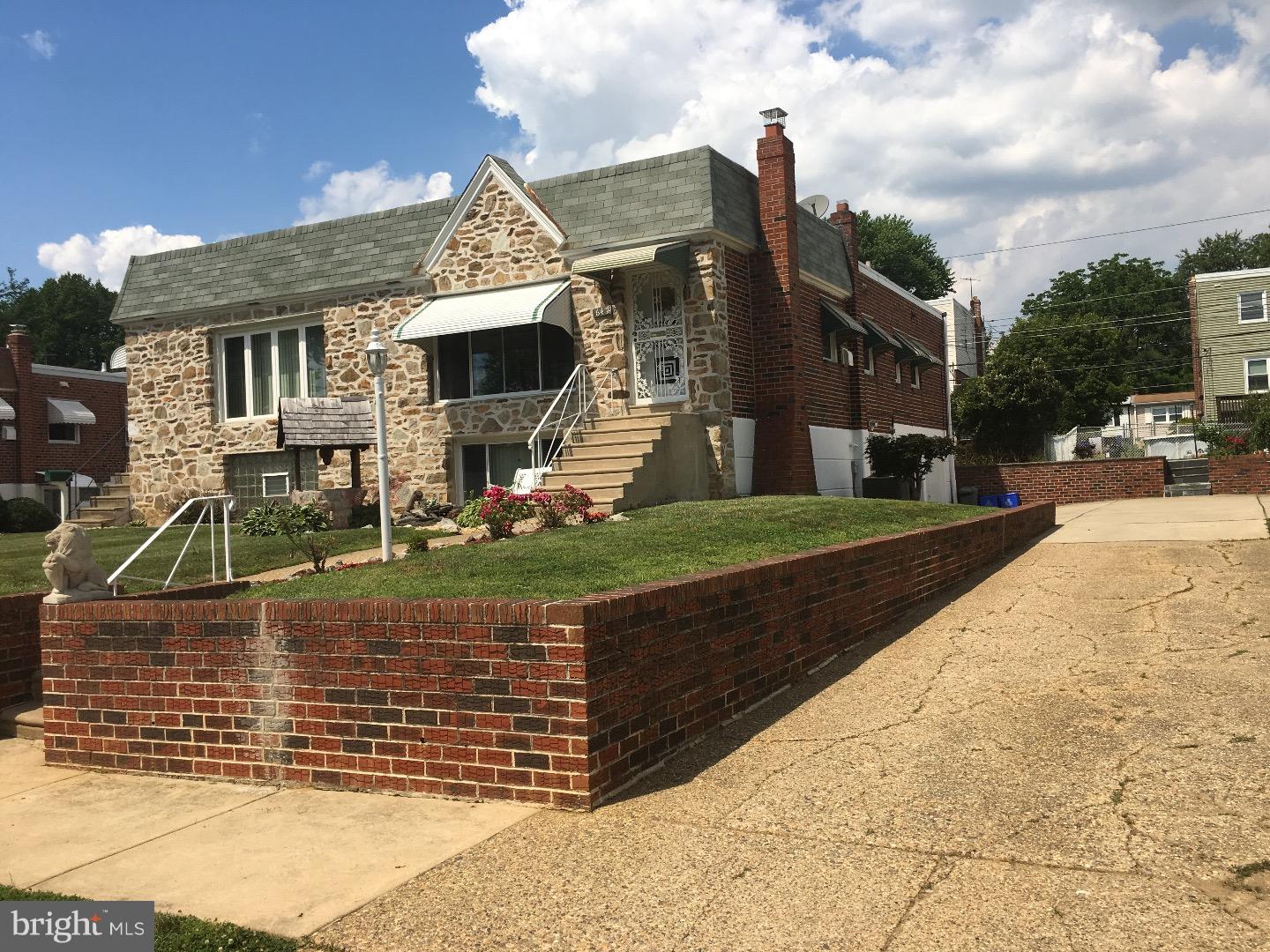 647 Colebrook Road Philadelphia, PA 19115 - Photo 2 of 25 Gallery Image 2