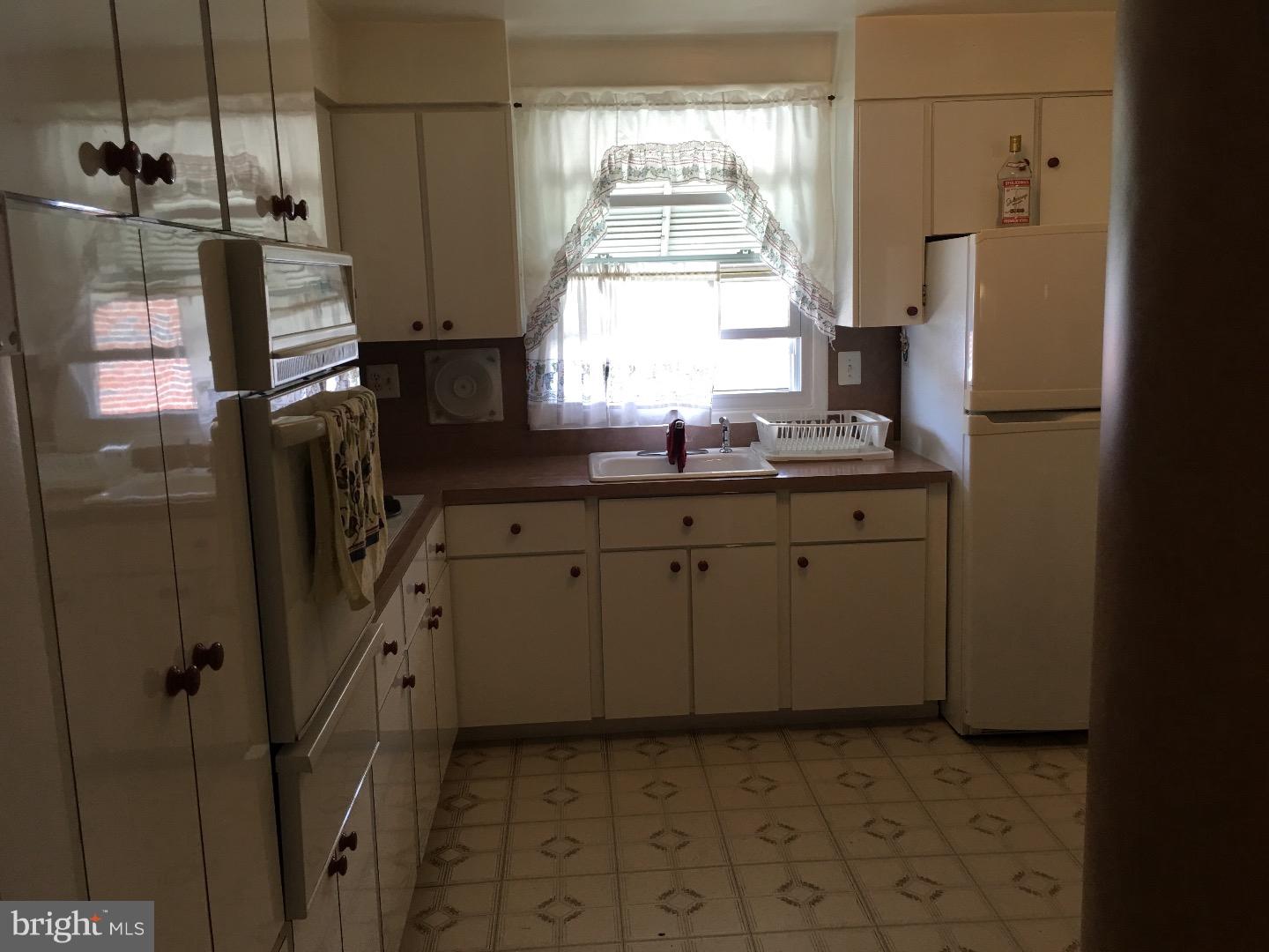 647 Colebrook Road Philadelphia, PA 19115 - Photo 12 of 25 Gallery Image 12