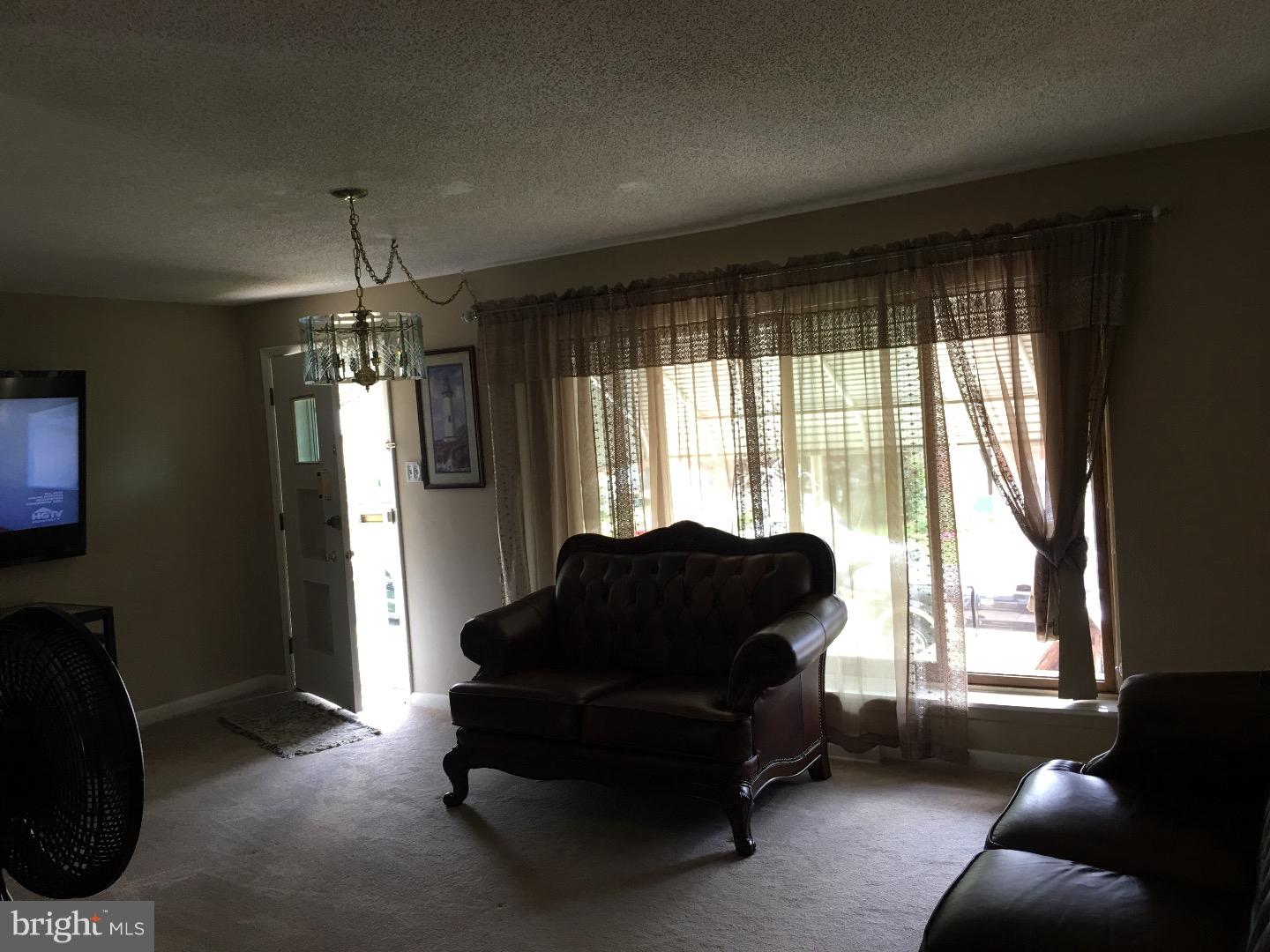 647 Colebrook Road Philadelphia, PA 19115 - Photo 4 of 25 Gallery Image 4