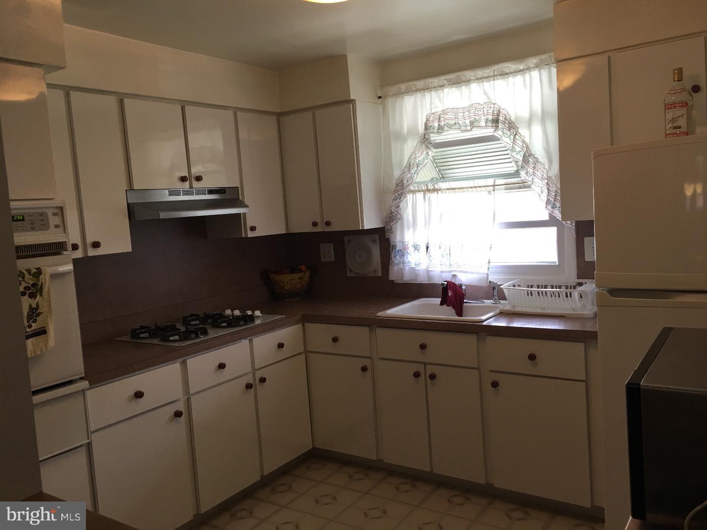 647 Colebrook Road Philadelphia, PA 19115 - Photo 9 of 25 Gallery Image 9