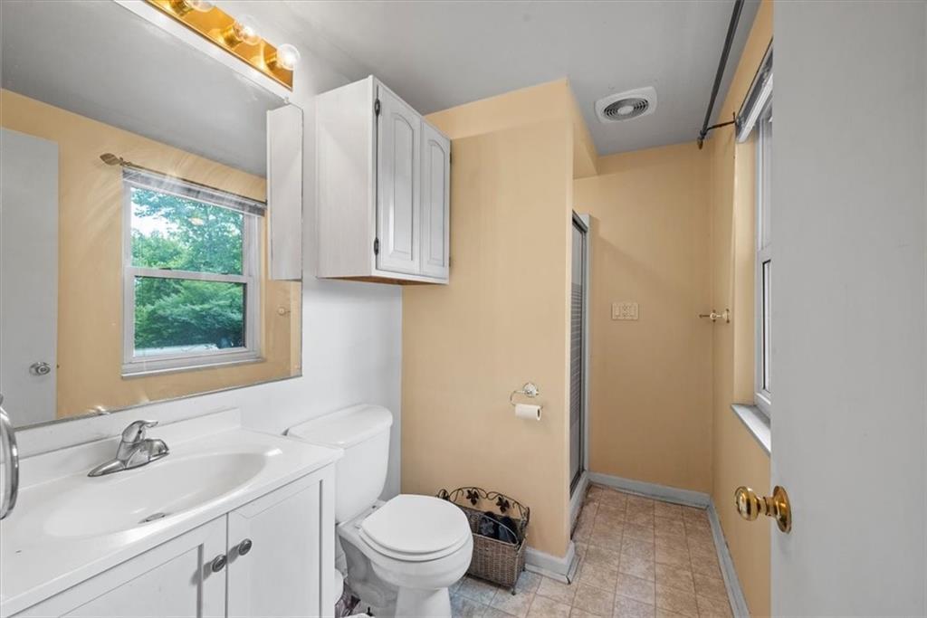 406 Fox Chapel Road Pittsburgh, PA 15238 - Photo 29 of 49 1st floor bathroom