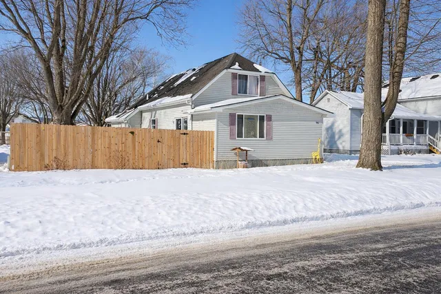 $184,999 | 261 North Mary Street, Marine City, MI 48039