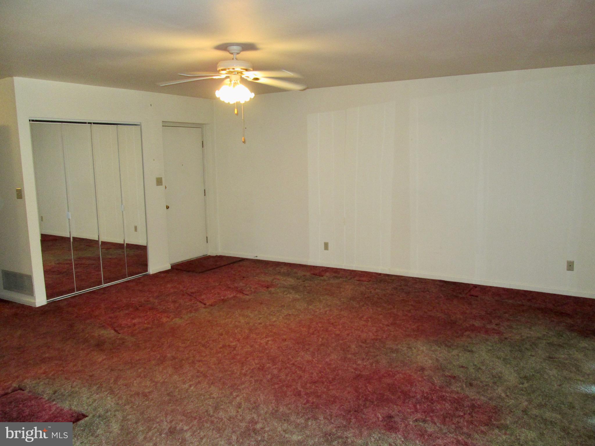 46B Muirfield Drive Reading, PA 19607 - Photo 9 of 39 Living Room