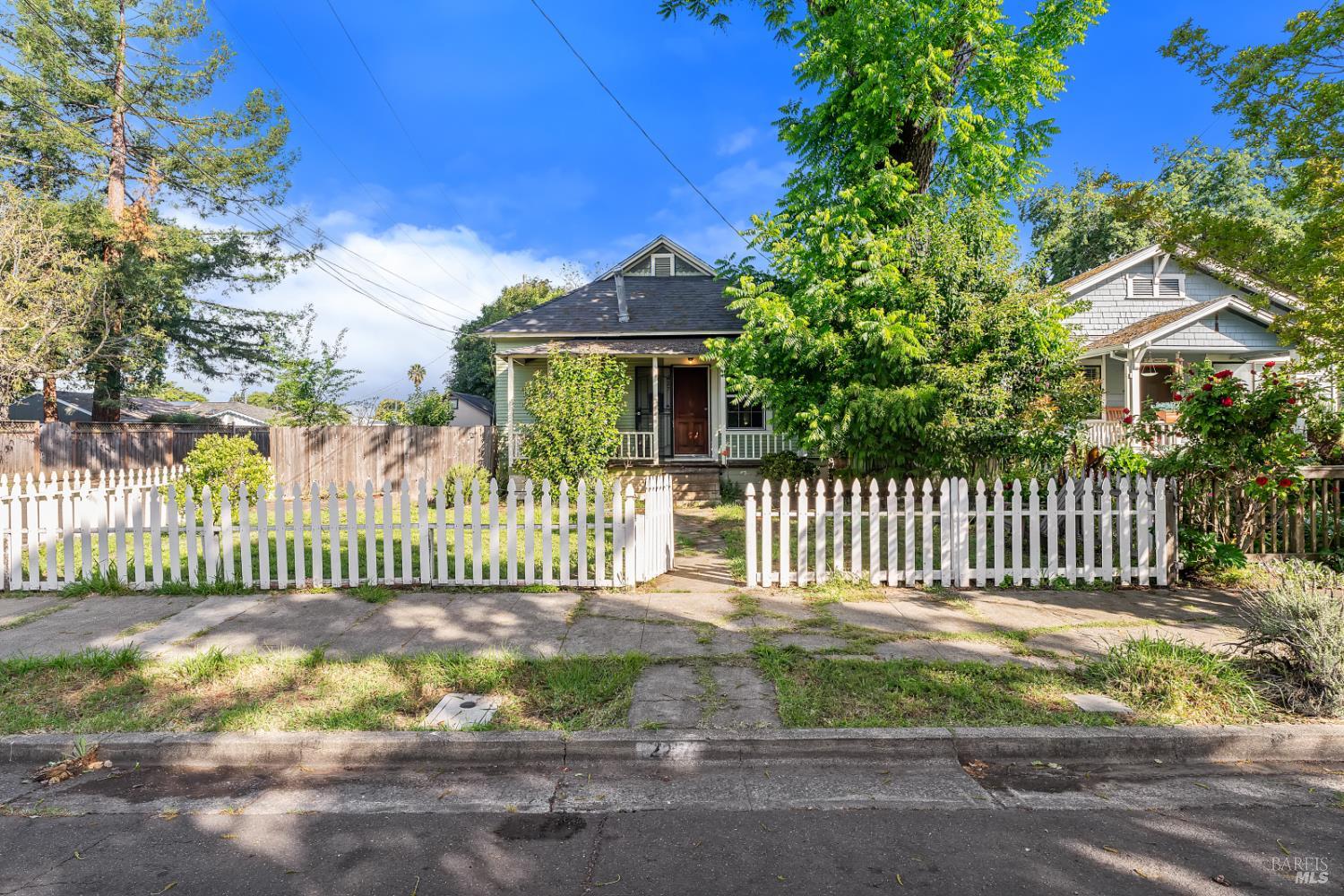 227 Hewett Street Santa Rosa, CA 95401 - Photo 5 of 73
