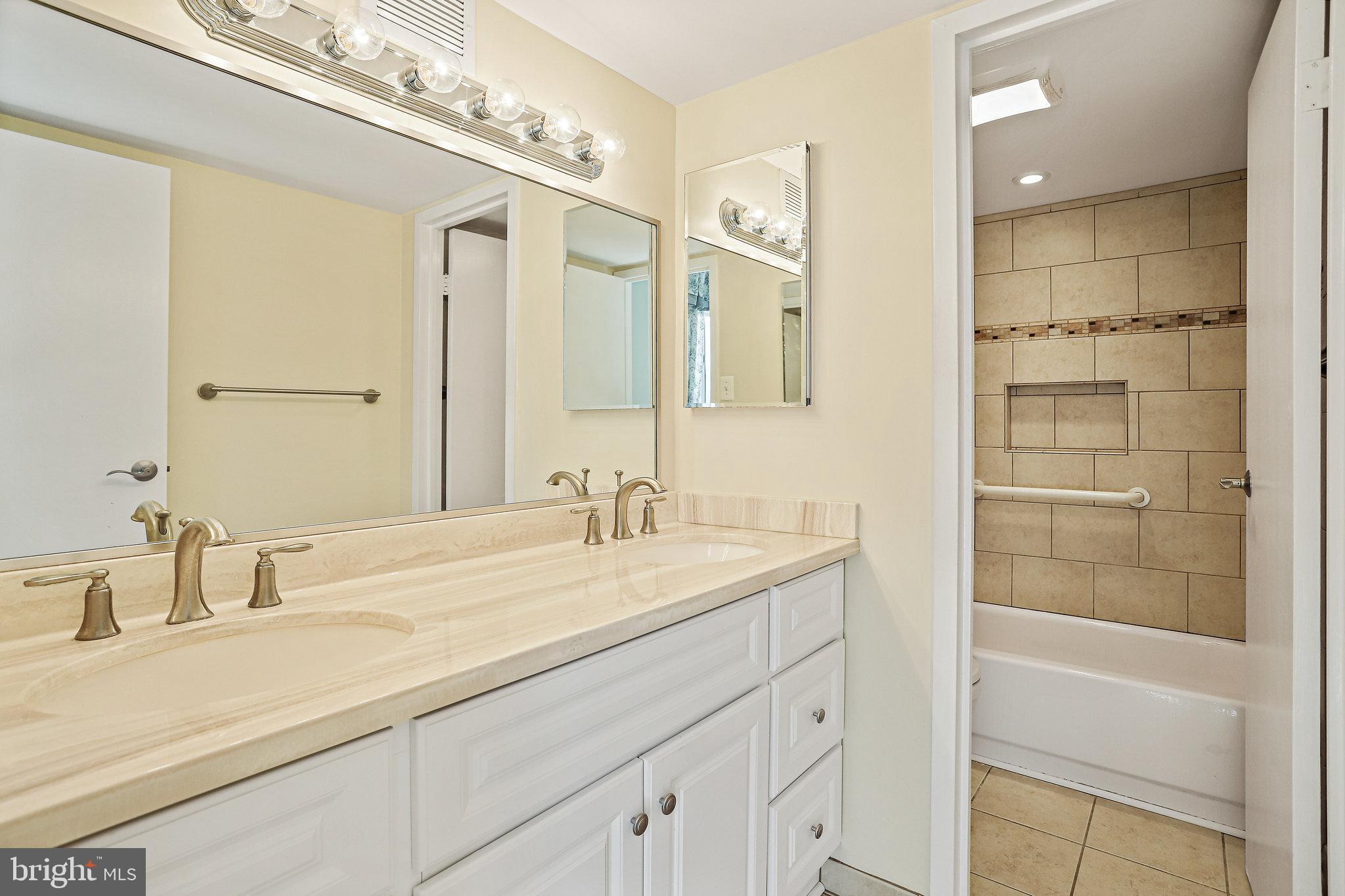 6800 Fleetwood Road, Unit 1101 McLean, VA 22101 - Photo 21 of 31 Primary bedroom bathroom