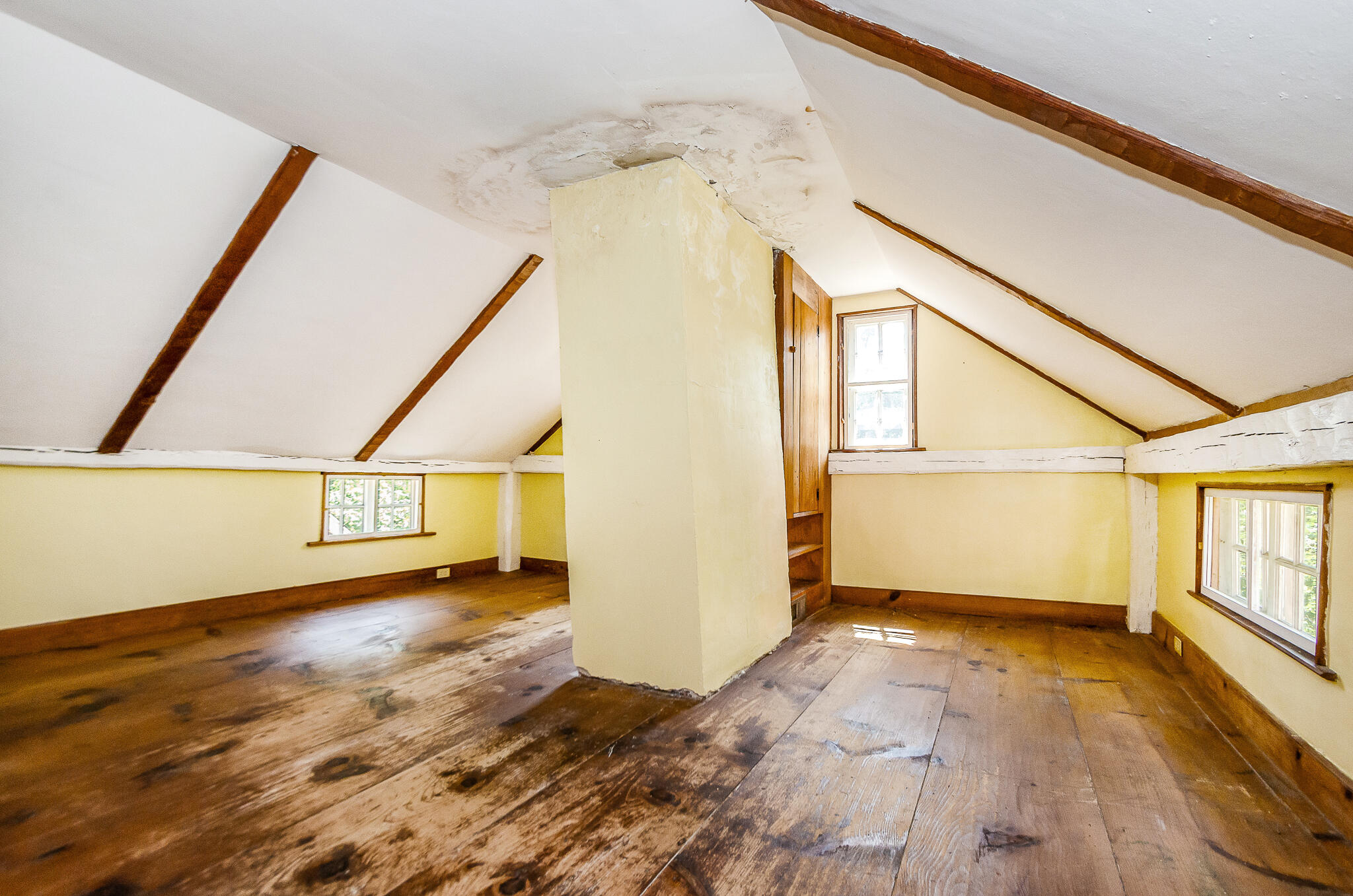 4701 Falmouth Road Cotuit, MA 02635 - Photo 25 of 39 a view of an empty room