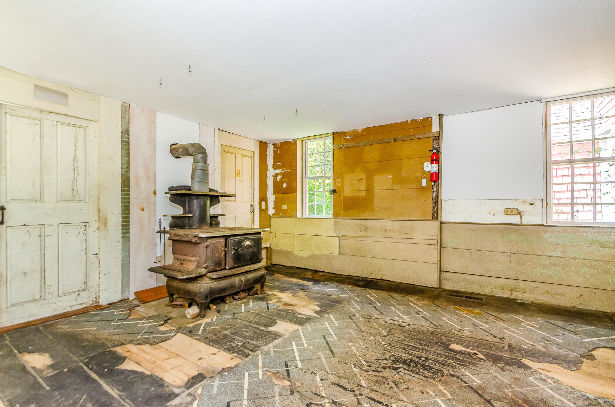 4701 Falmouth Road Cotuit, MA 02635 - Photo 28 of 39 a room with a window