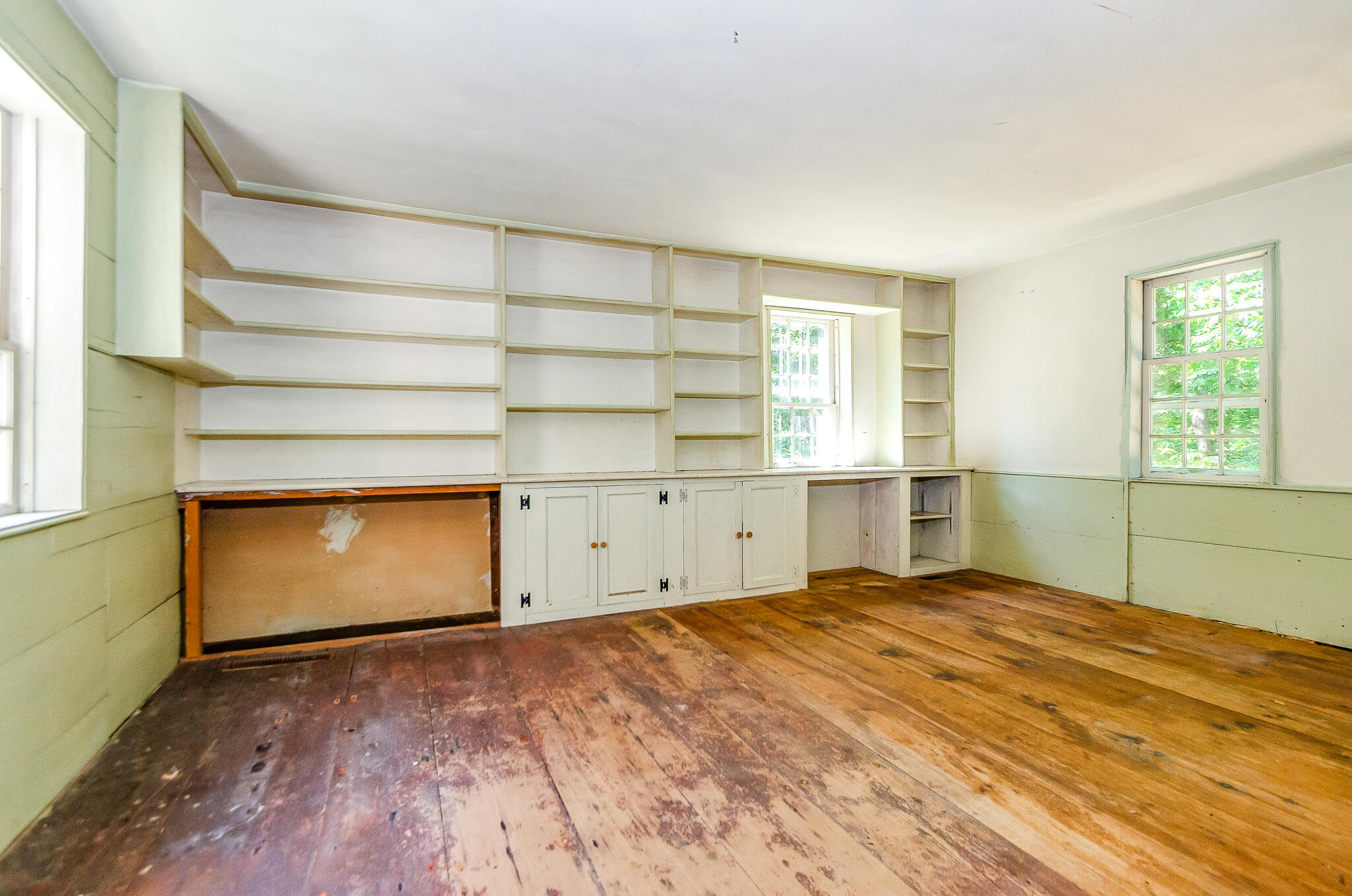 4701 Falmouth Road Cotuit, MA 02635 - Photo 31 of 39 a view of empty room with wooden floor and fan