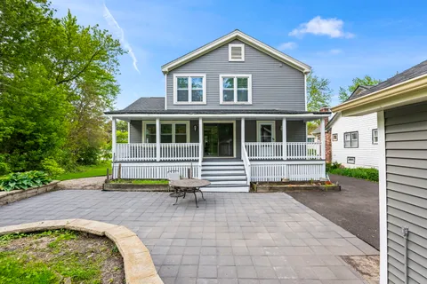 $779,000 | 331 East Russell Street, Barrington, IL 60010