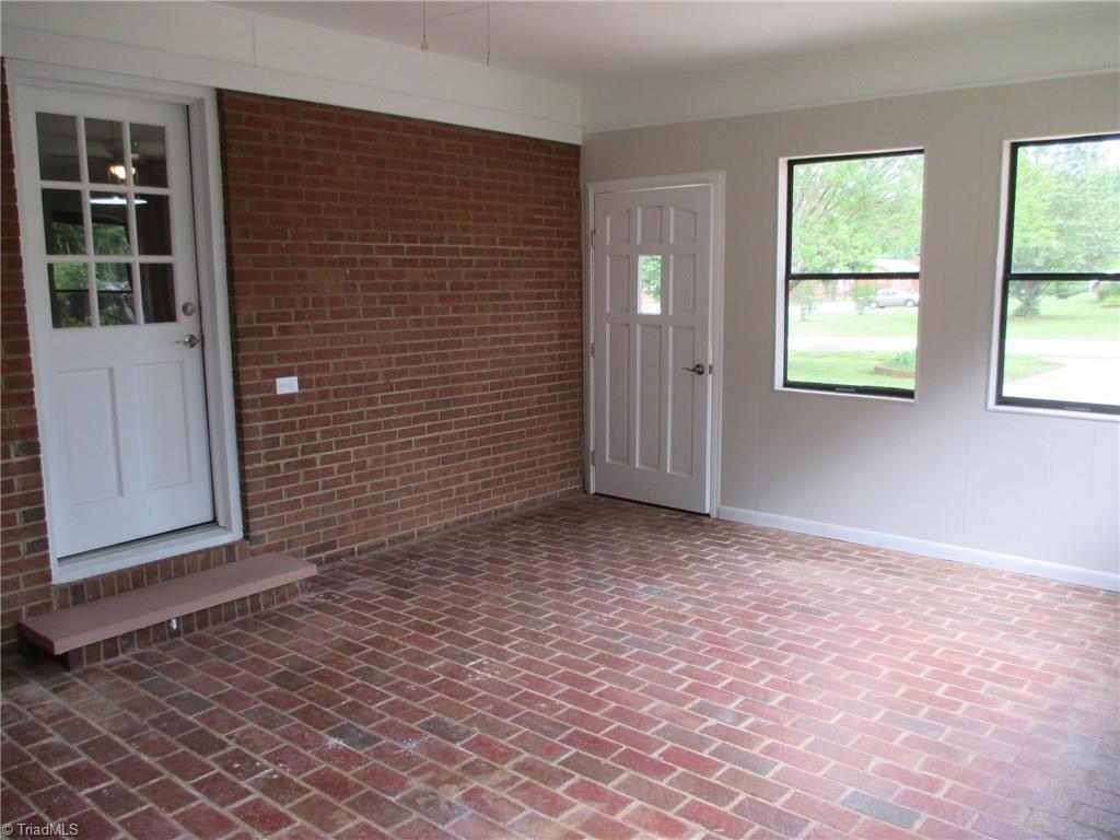 409 Price Road Lexington, NC 27295 - Photo 16 of 30 SUNROOM